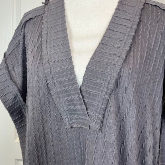 NWT GiGiO Raw Hem Top Cap Sleeve Gray Cableknit Lightweight Size Medium - Picture 2 of 9